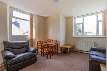 2 bed house, Newport Road, Roath, Cardiff, CF241AH - Image 1